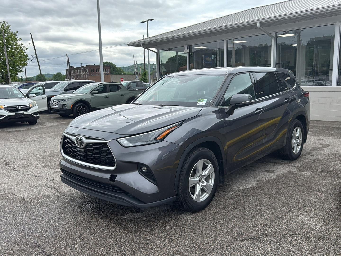 2022 Toyota Highlander LE