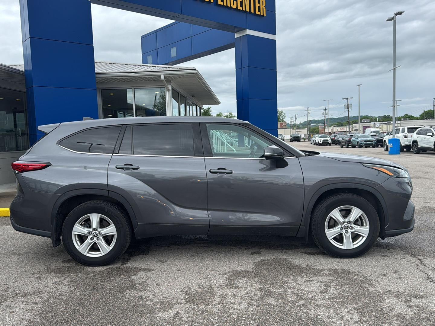 2022 Toyota Highlander LE