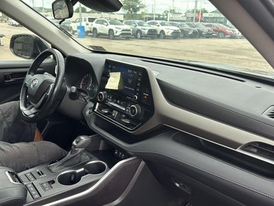 2022 Toyota Highlander LE