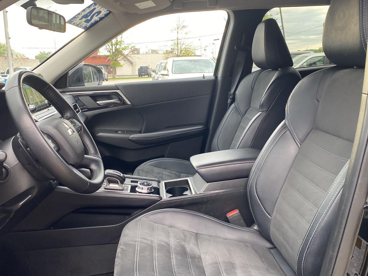 2024 Mitsubishi Outlander SE