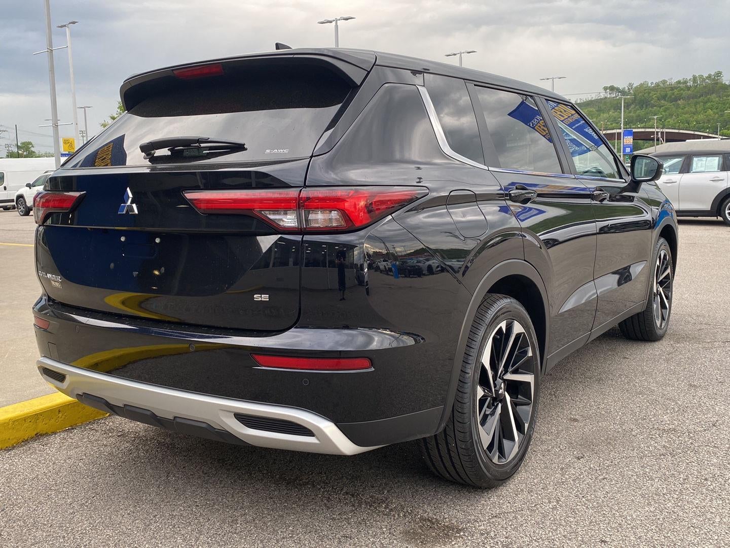 2024 Mitsubishi Outlander SE