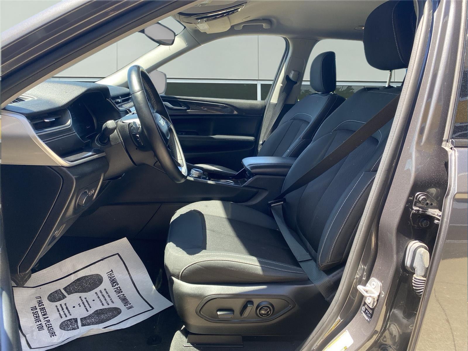 2022 Jeep Grand Cherokee L Laredo