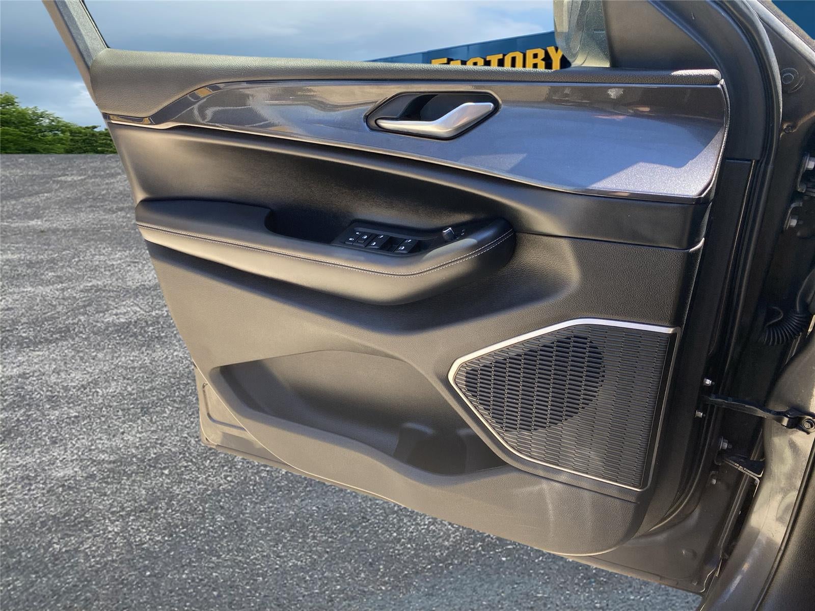 2022 Jeep Grand Cherokee L Laredo