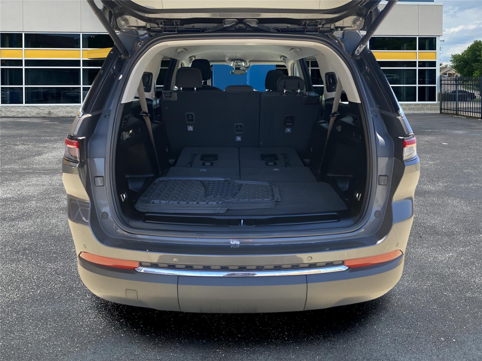 2022 Jeep Grand Cherokee L Laredo