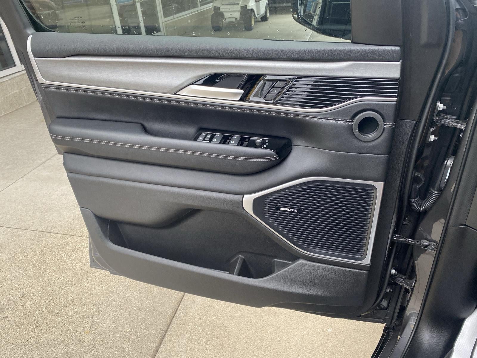 2025 Jeep Wagoneer Series II Carbide