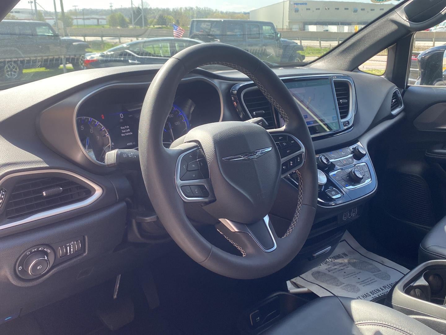 2025 Chrysler Pacifica Select