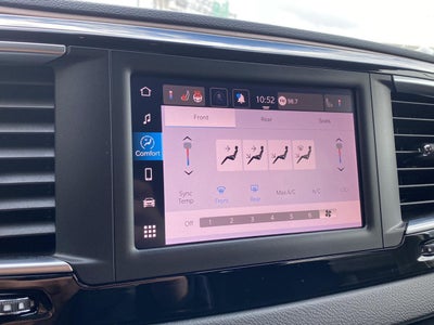 2024 Chrysler Voyager LX