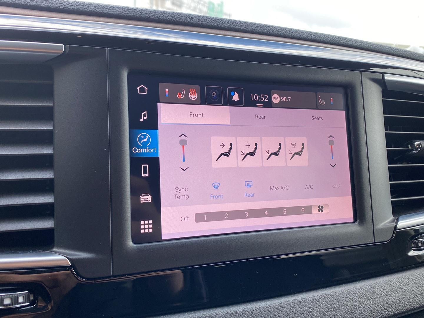 2024 Chrysler Voyager LX