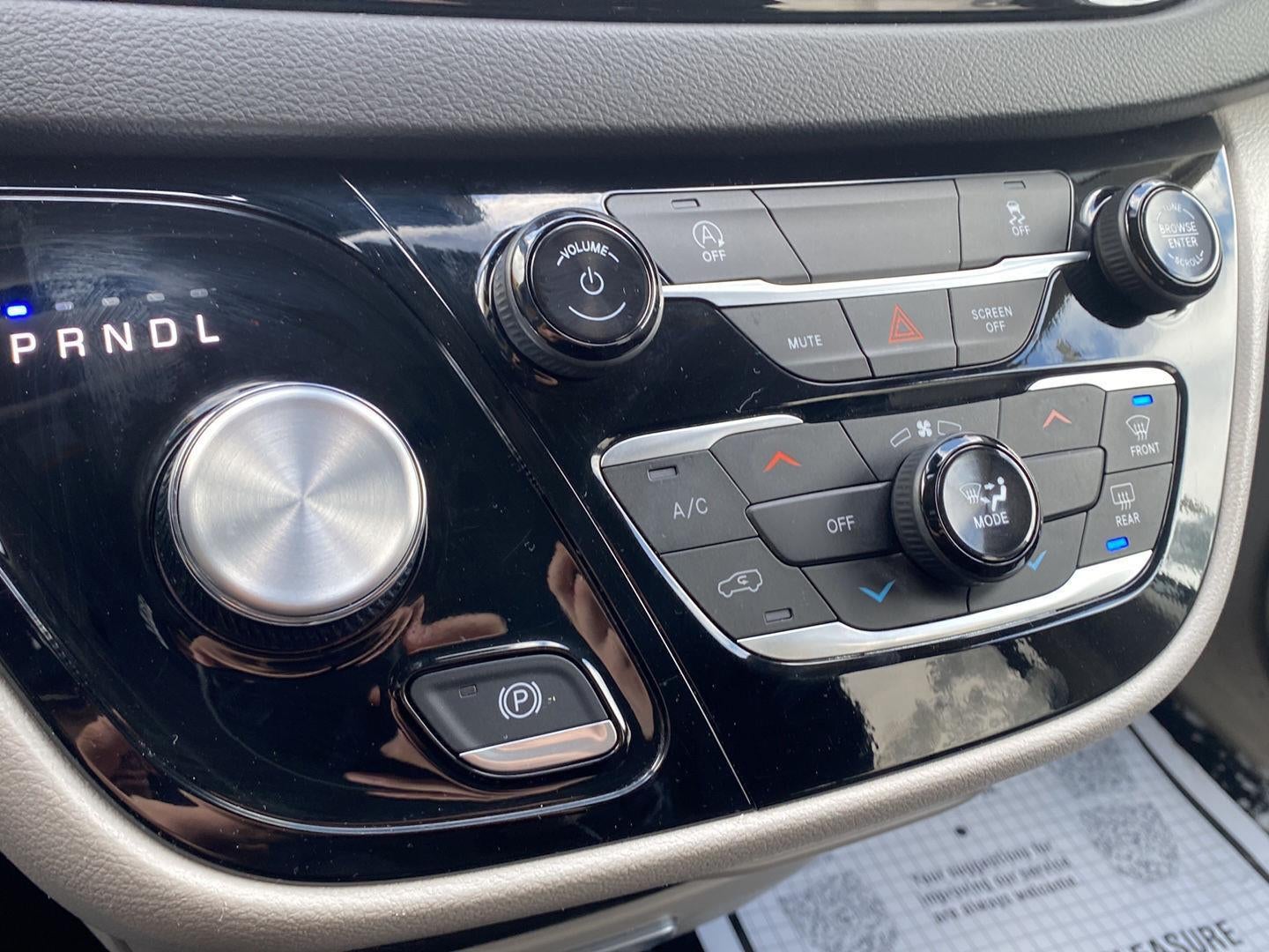 2024 Chrysler Voyager LX