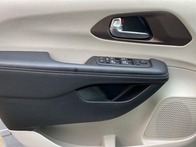 2024 Chrysler Voyager LX