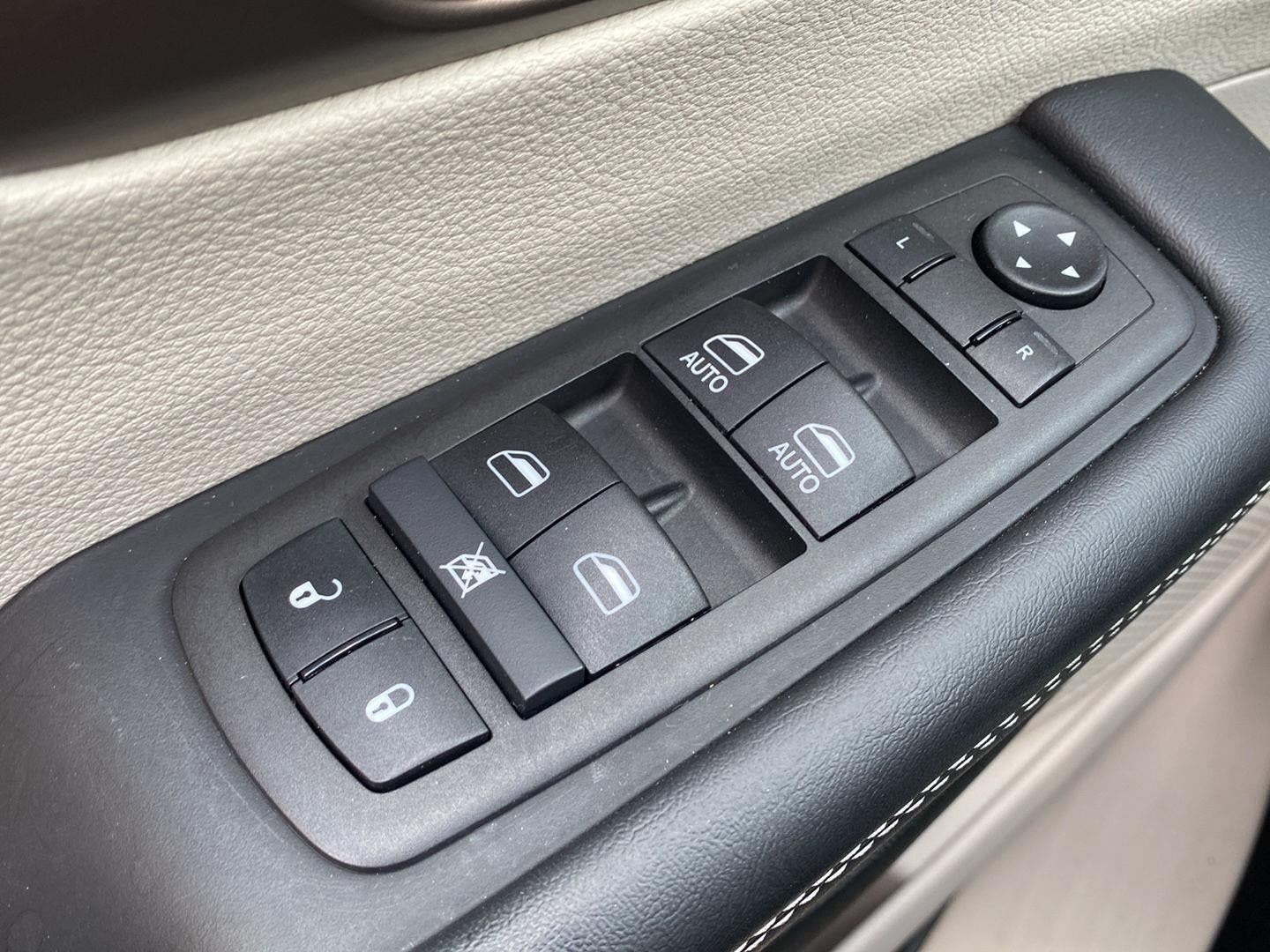 2024 Chrysler Voyager LX