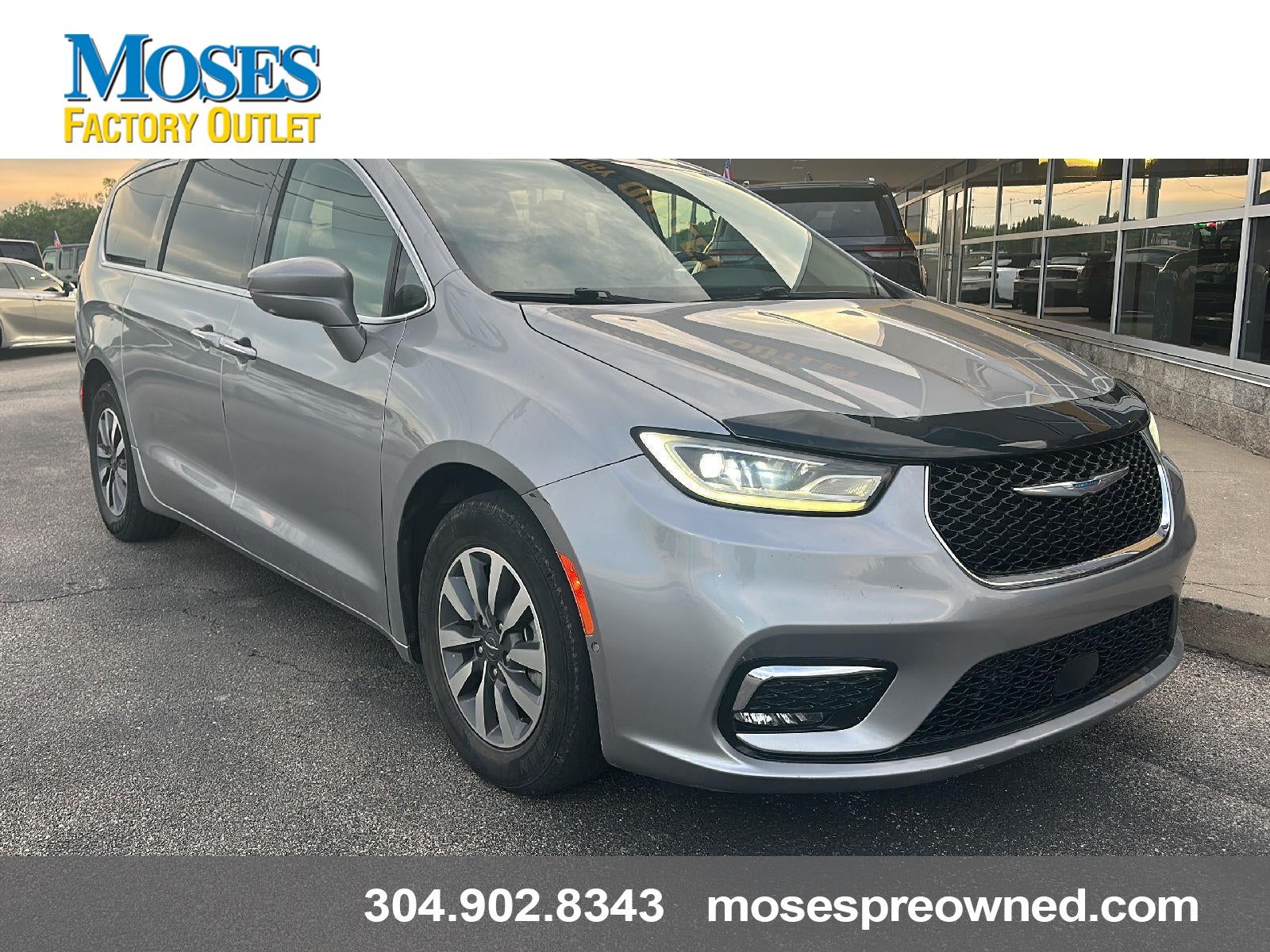 2021 Chrysler Pacifica Hybrid Touring L Hybrid's photo