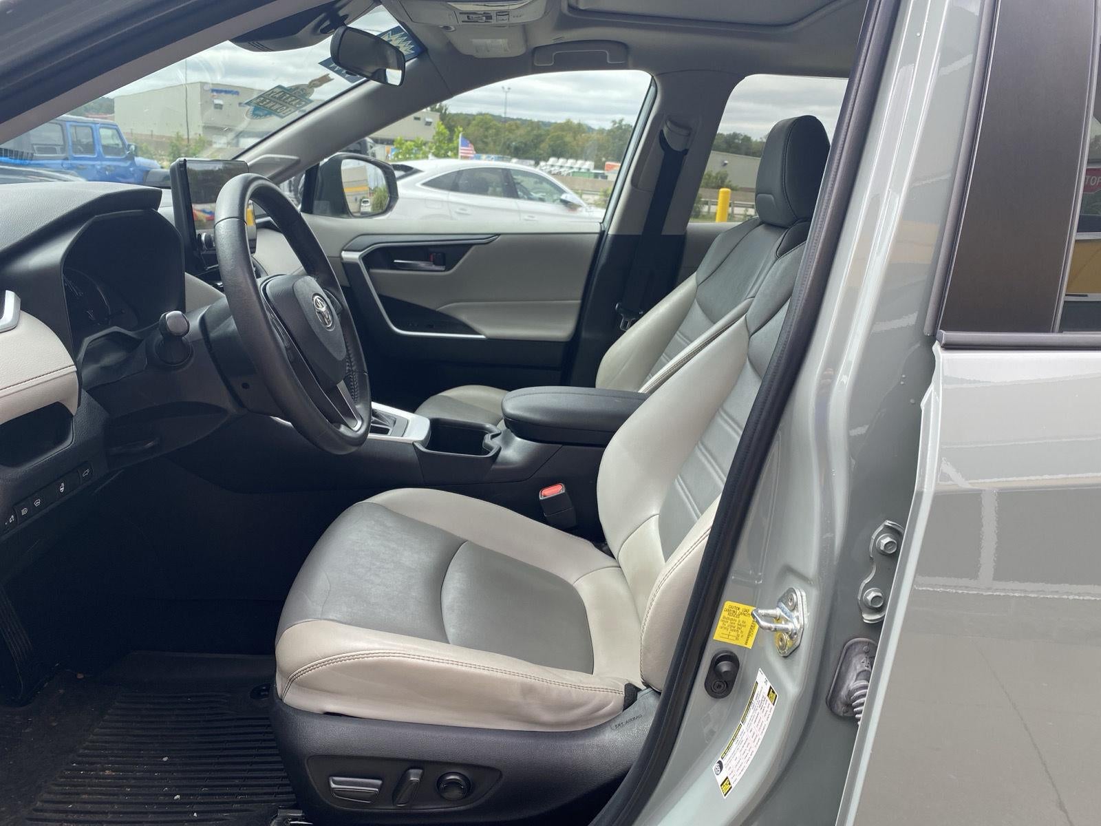 2023 Toyota Rav4 XLE Premium