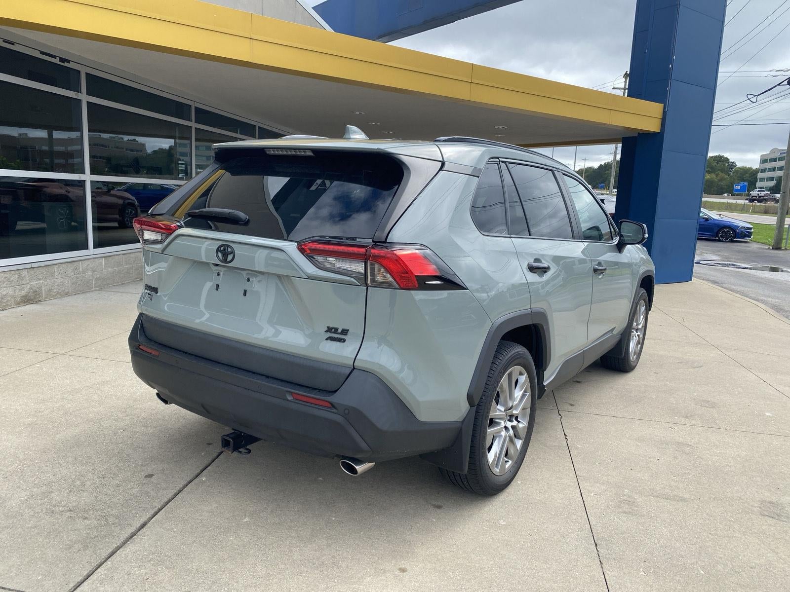 2023 Toyota Rav4 XLE Premium