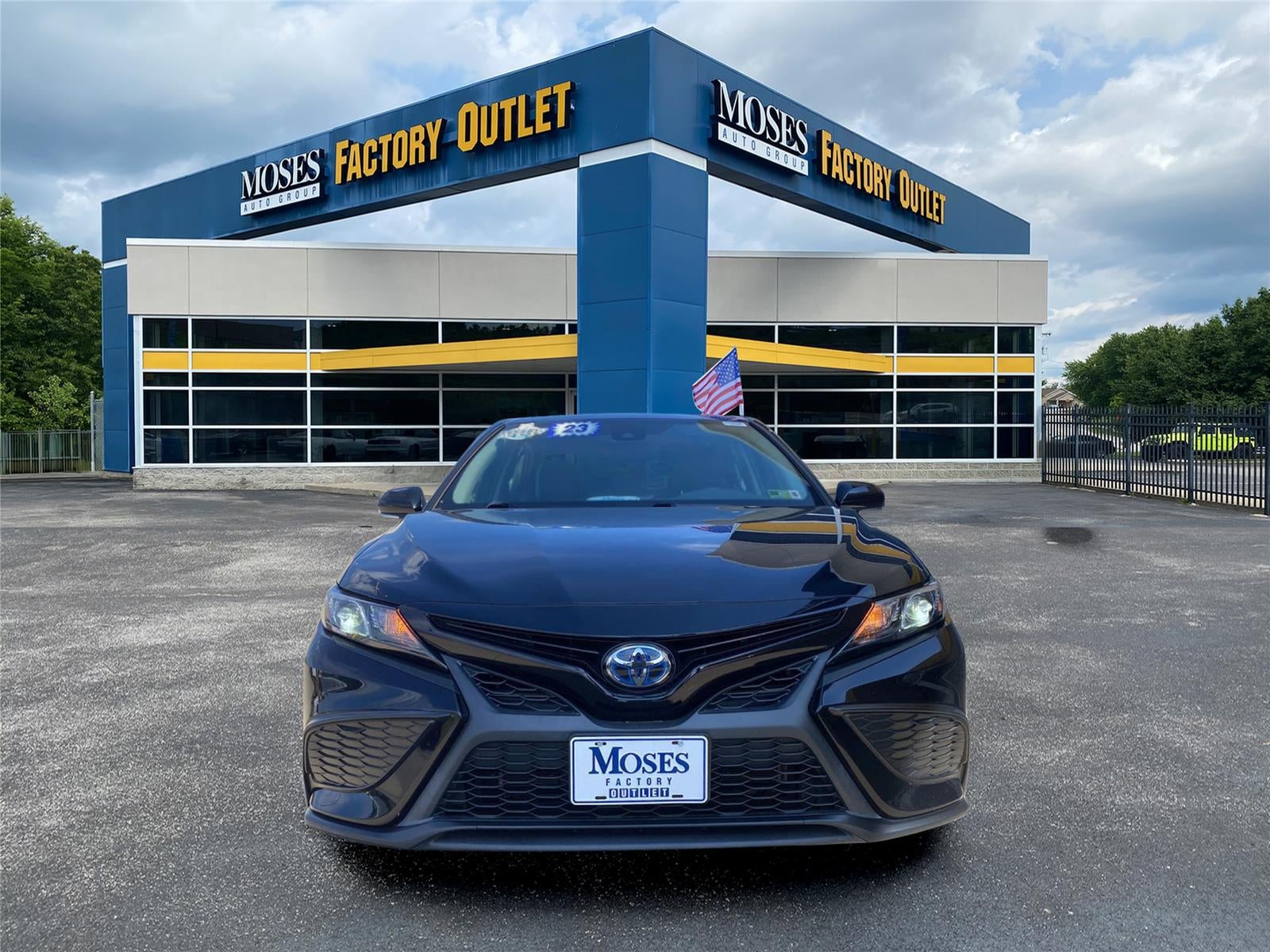 2023 Toyota Camry Hybrid SE