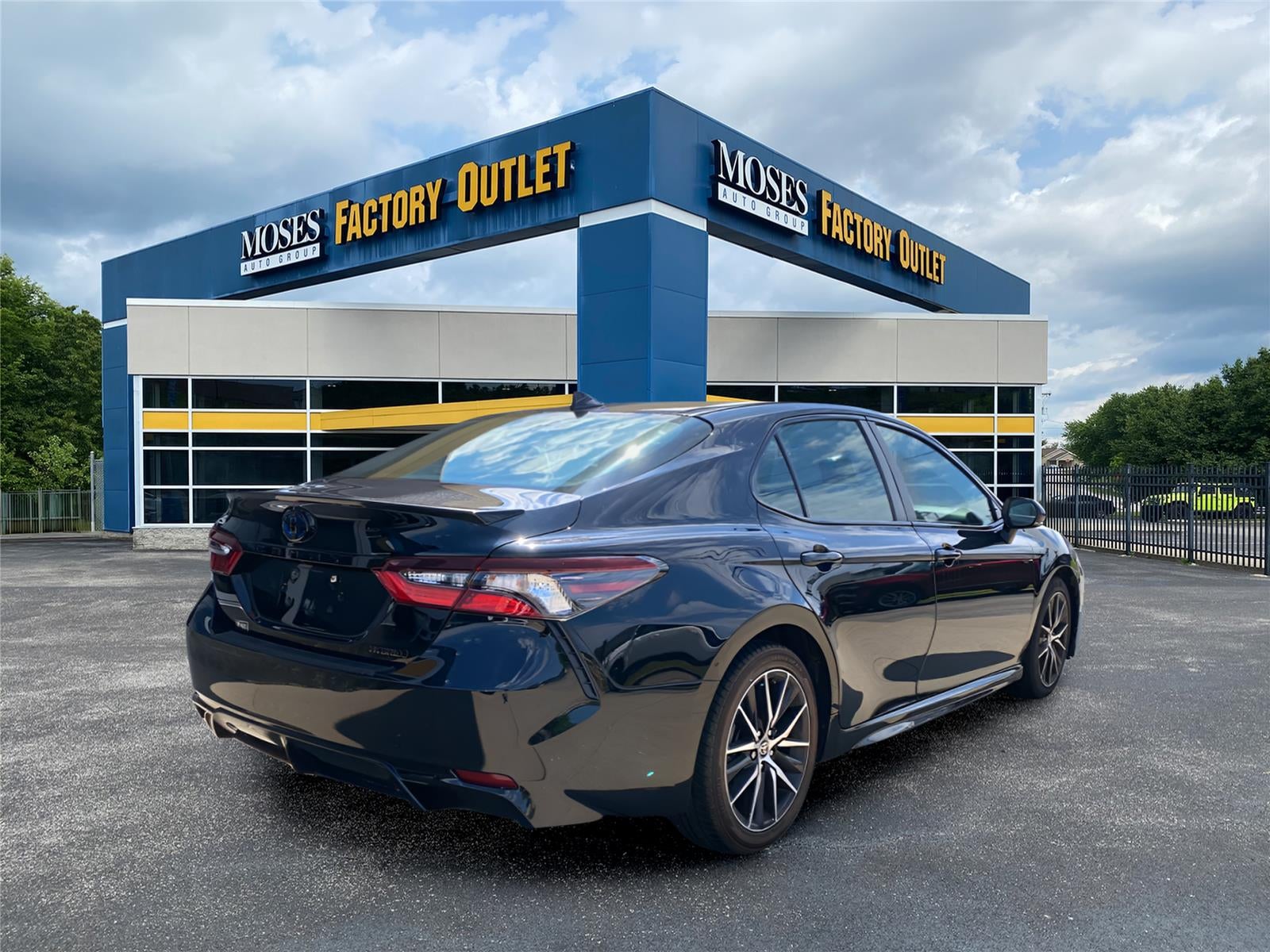 2023 Toyota Camry Hybrid SE
