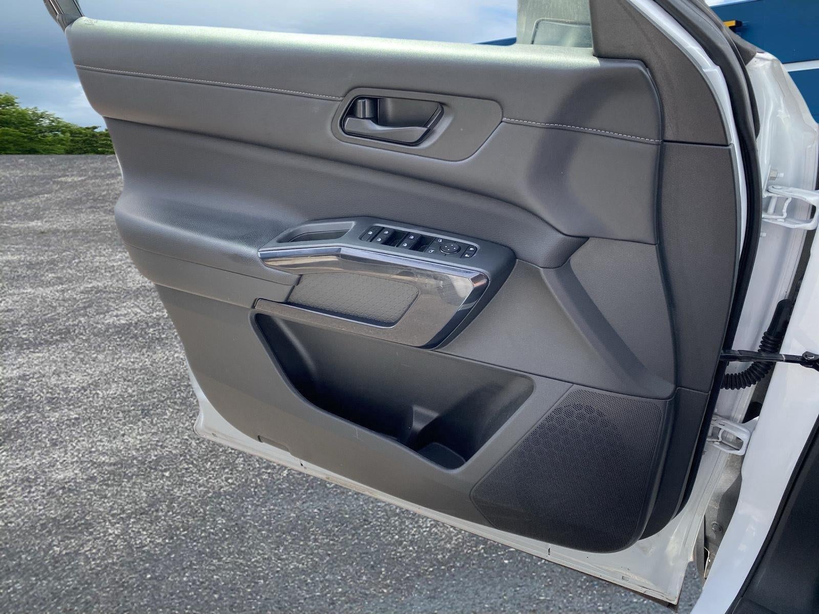 2025 Nissan PATHFINDER SV 4WD