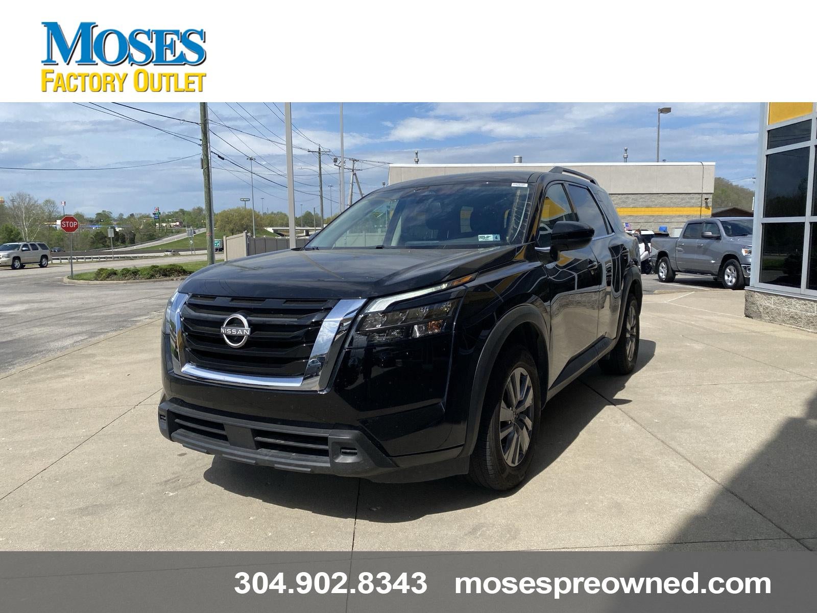 2025 Nissan Pathfinder SV