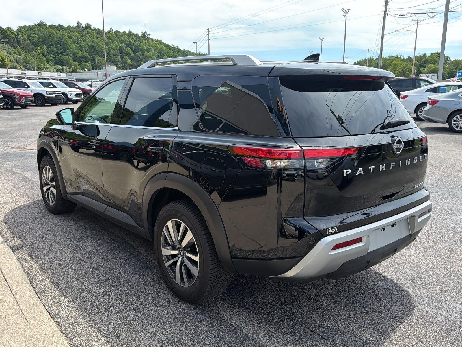 2024 Nissan Pathfinder SL