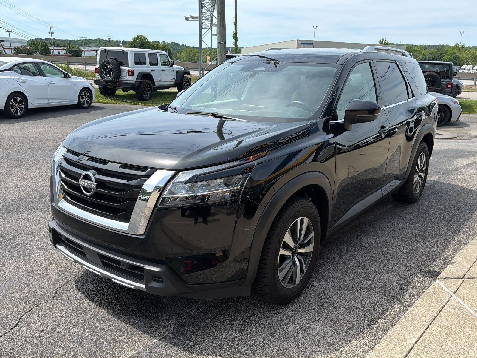 2024 Nissan Pathfinder SL