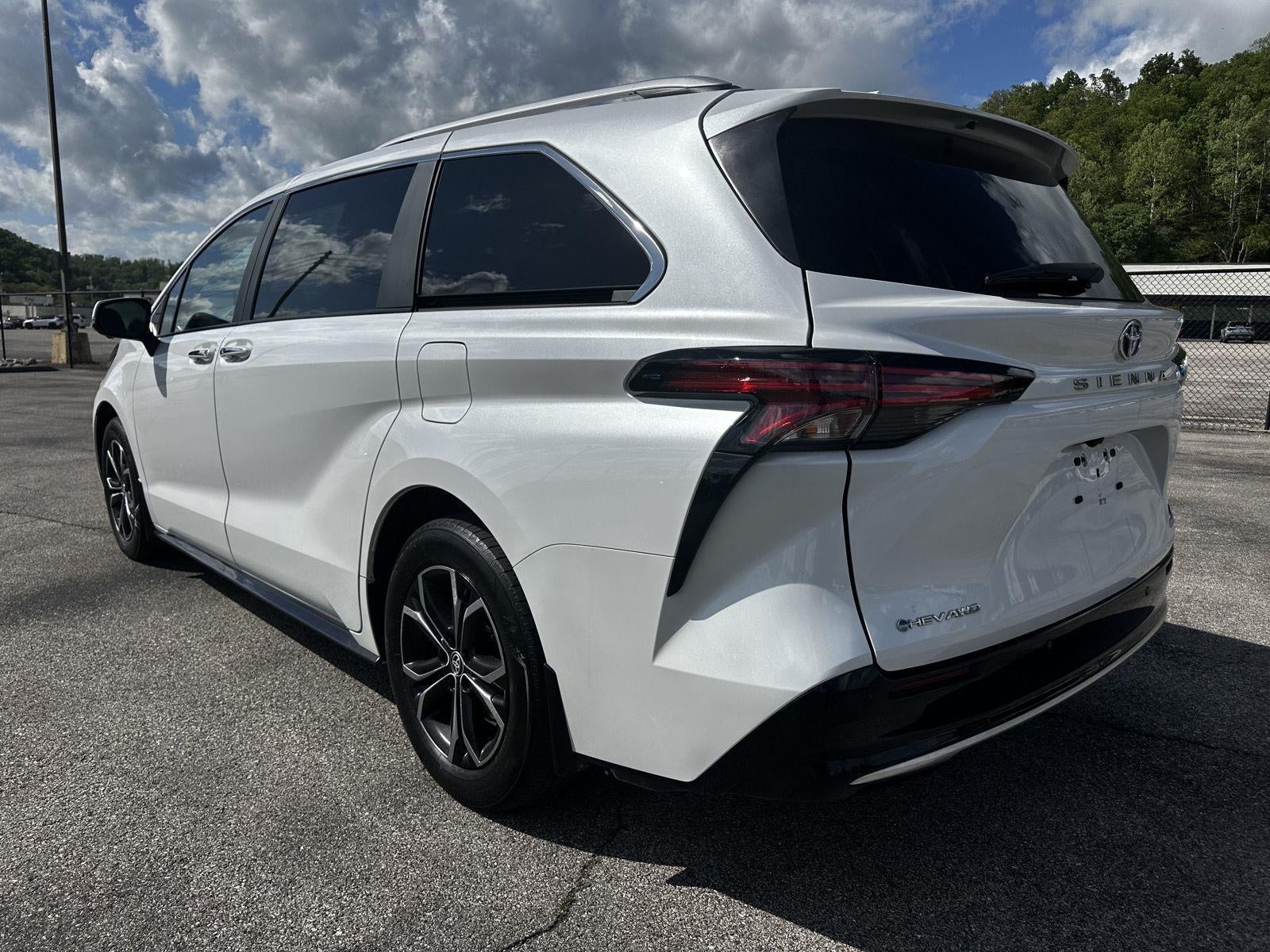 2025 Toyota Sienna Platinum