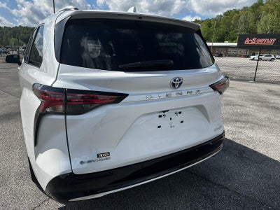 2025 Toyota Sienna Platinum
