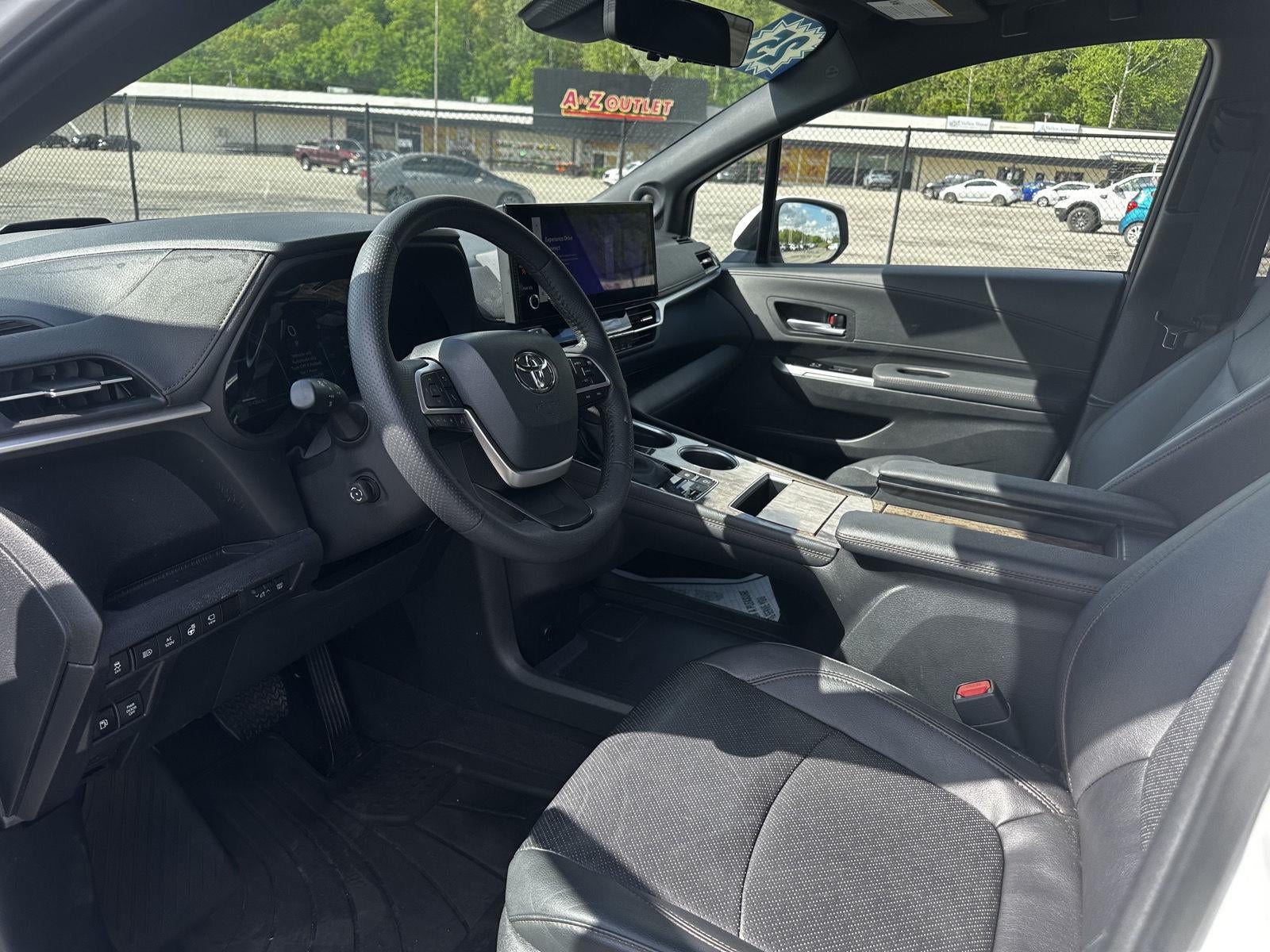 2025 Toyota Sienna Platinum