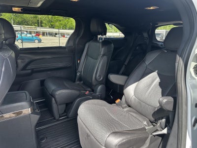 2025 Toyota Sienna Platinum