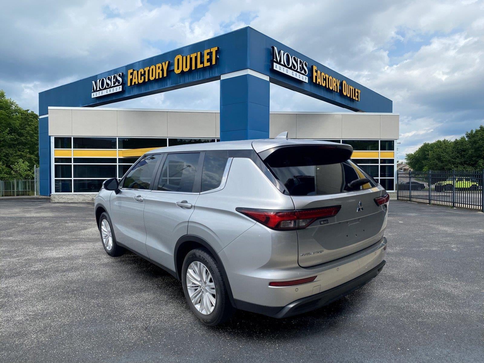 2022 Mitsubishi Outlander ES