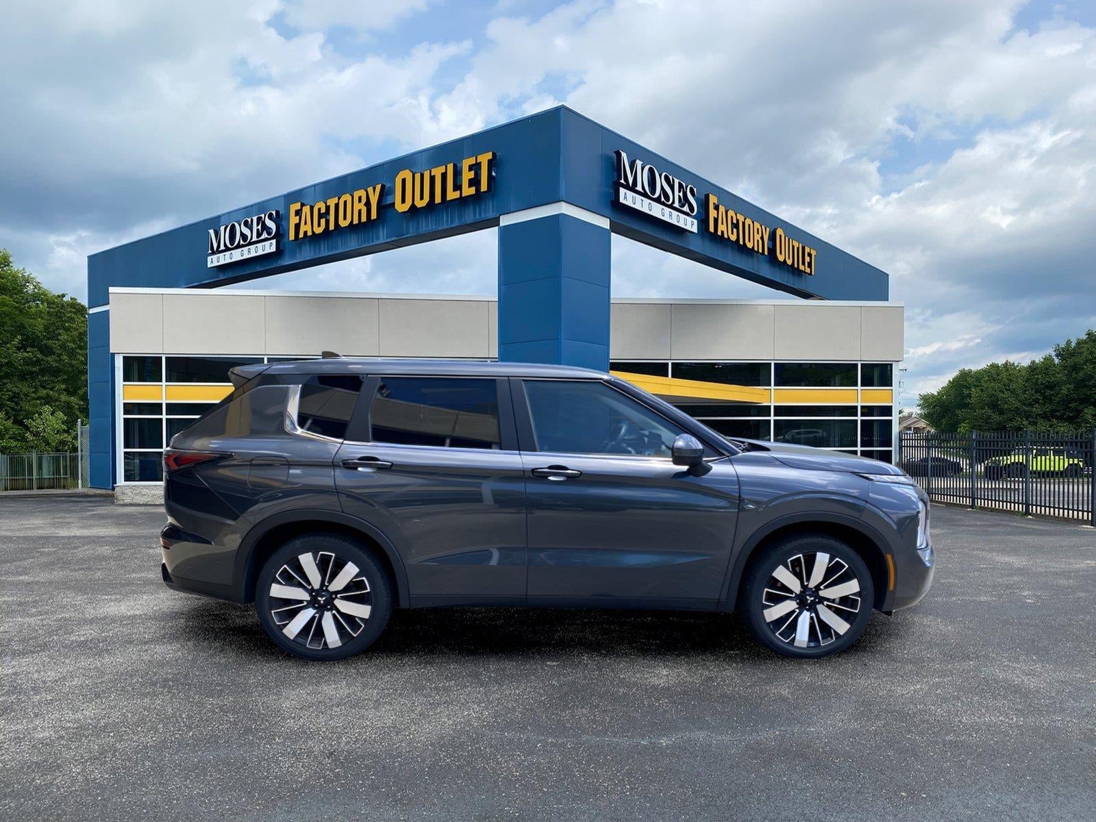 2025 Mitsubishi Outlander SE